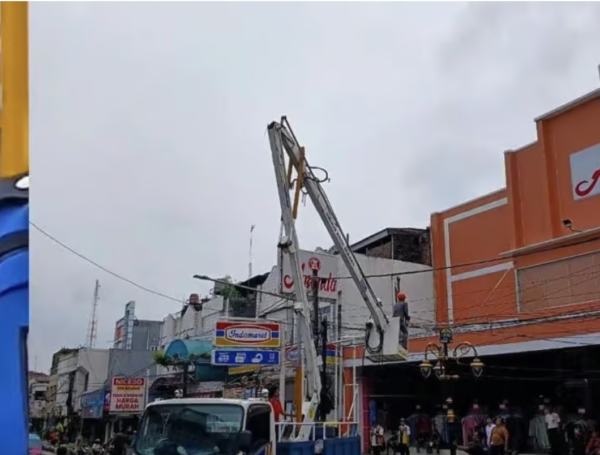 Dishub Tata Kabel Semrawut, Walikota Serang Ancam Potong Kabel Provider Nakal